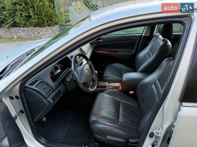 Серый Тойота Камри, объемом двигателя 2.4 л и пробегом 42 тыс. км за 10900 $, фото 75 на Automoto.ua