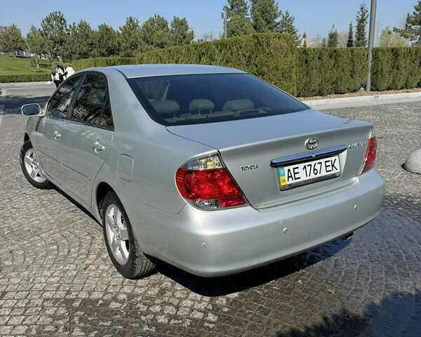 Серый Тойота Камри, объемом двигателя 2.4 л и пробегом 318 тыс. км за 5900 $, фото 7 на Automoto.ua