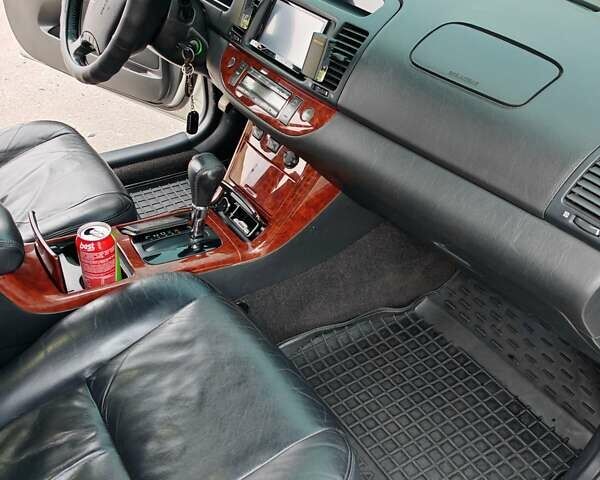 Сірий Тойота Камрі, об'ємом двигуна 3 л та пробігом 317 тис. км за 7700 $, фото 45 на Automoto.ua