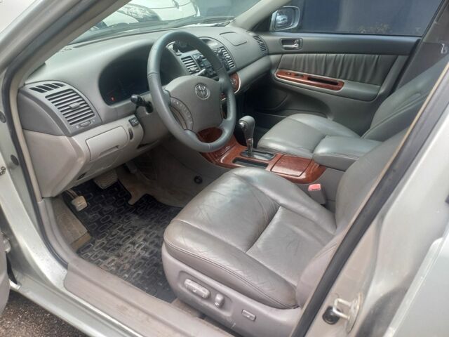 Серый Тойота Камри, объемом двигателя 3 л и пробегом 200 тыс. км за 4900 $, фото 4 на Automoto.ua