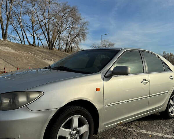 Сірий Тойота Камрі, об'ємом двигуна 2.4 л та пробігом 333 тис. км за 5500 $, фото 3 на Automoto.ua