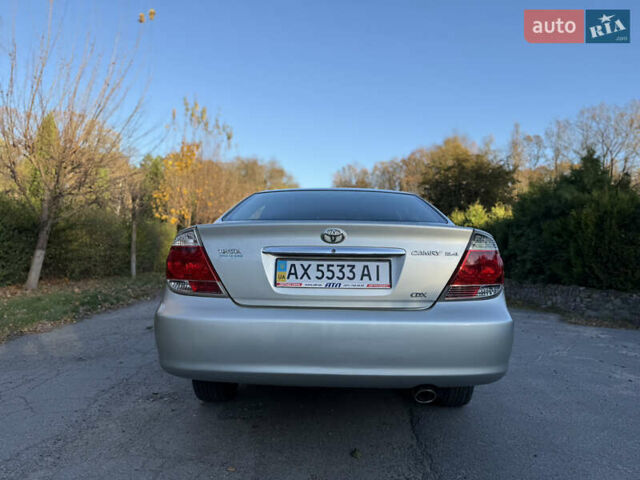 Серый Тойота Камри, объемом двигателя 2.4 л и пробегом 42 тыс. км за 10900 $, фото 14 на Automoto.ua