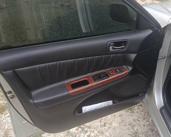 Серый Тойота Камри, объемом двигателя 2.36 л и пробегом 260 тыс. км за 6700 $, фото 2 на Automoto.ua