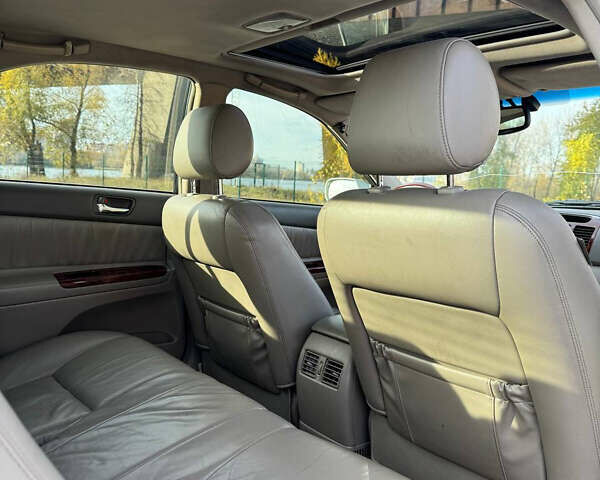 Сірий Тойота Камрі, об'ємом двигуна 2.4 л та пробігом 333 тис. км за 5500 $, фото 8 на Automoto.ua