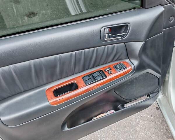 Сірий Тойота Камрі, об'ємом двигуна 3 л та пробігом 317 тис. км за 7700 $, фото 41 на Automoto.ua