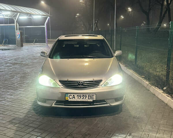 Серый Тойота Камри, объемом двигателя 3 л и пробегом 240 тыс. км за 7200 $, фото 6 на Automoto.ua