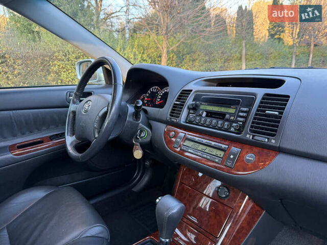 Серый Тойота Камри, объемом двигателя 2.4 л и пробегом 42 тыс. км за 10900 $, фото 112 на Automoto.ua