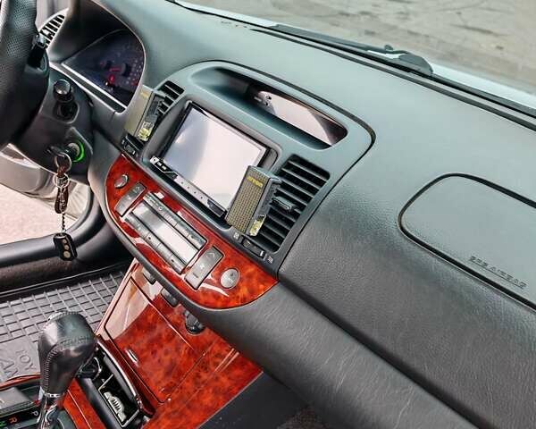 Сірий Тойота Камрі, об'ємом двигуна 3 л та пробігом 317 тис. км за 7700 $, фото 46 на Automoto.ua