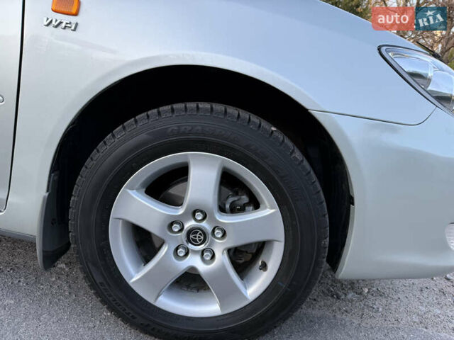 Серый Тойота Камри, объемом двигателя 2.4 л и пробегом 42 тыс. км за 10900 $, фото 46 на Automoto.ua