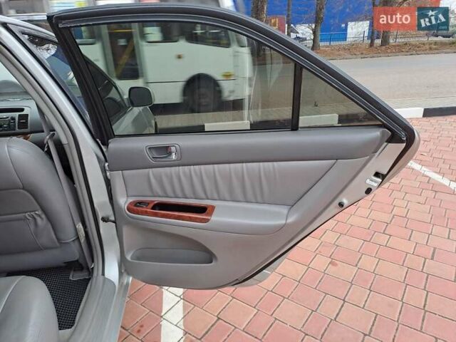 Серый Тойота Камри, объемом двигателя 2.4 л и пробегом 245 тыс. км за 7500 $, фото 13 на Automoto.ua