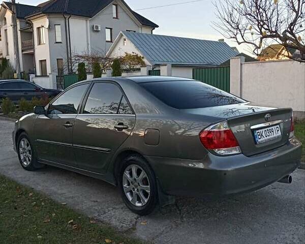 Серый Тойота Камри, объемом двигателя 3 л и пробегом 420 тыс. км за 5800 $, фото 2 на Automoto.ua