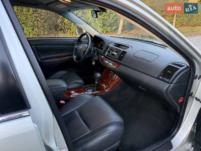 Серый Тойота Камри, объемом двигателя 2.4 л и пробегом 42 тыс. км за 10900 $, фото 110 на Automoto.ua