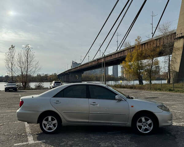 Сірий Тойота Камрі, об'ємом двигуна 2.4 л та пробігом 333 тис. км за 5500 $, фото 5 на Automoto.ua