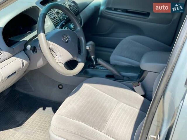 Сірий Тойота Камрі, об'ємом двигуна 3 л та пробігом 250 тис. км за 5500 $, фото 1 на Automoto.ua