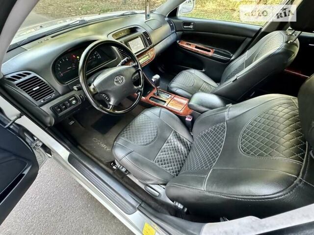 Серый Тойота Камри, объемом двигателя 2.36 л и пробегом 213 тыс. км за 6300 $, фото 39 на Automoto.ua