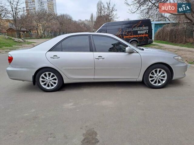 Серый Тойота Камри, объемом двигателя 2.4 л и пробегом 245 тыс. км за 7500 $, фото 3 на Automoto.ua