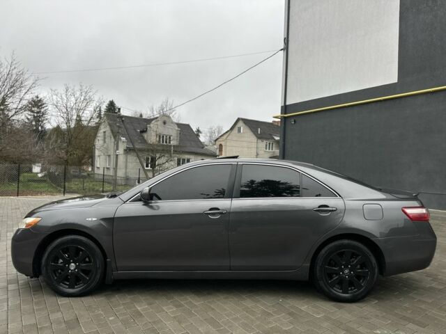 Серый Тойота Камри, объемом двигателя 2.4 л и пробегом 350 тыс. км за 6500 $, фото 1 на Automoto.ua