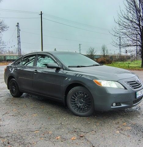 Серый Тойота Камри, объемом двигателя 2.4 л и пробегом 436 тыс. км за 8500 $, фото 1 на Automoto.ua