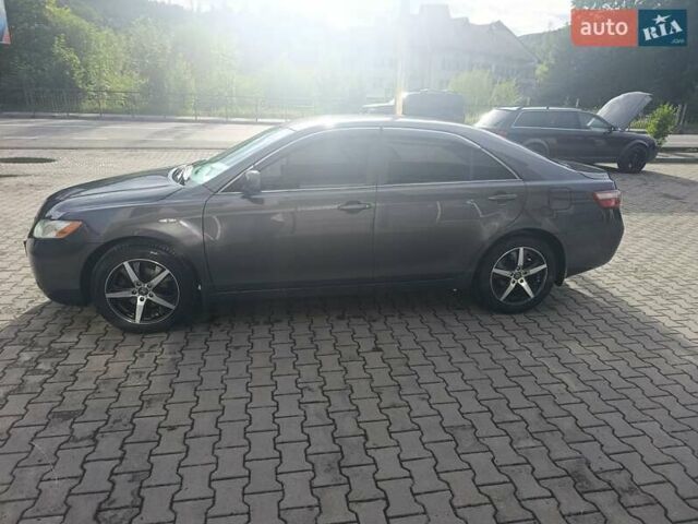 Сірий Тойота Камрі, об'ємом двигуна 2.36 л та пробігом 282 тис. км за 8600 $, фото 2 на Automoto.ua