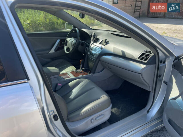 Серый Тойота Камри, объемом двигателя 3.5 л и пробегом 278 тыс. км за 8300 $, фото 22 на Automoto.ua