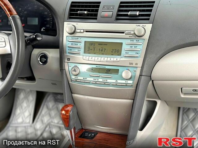 Серый Тойота Камри, объемом двигателя 3.5 л и пробегом 197 тыс. км за 8600 $, фото 5 на Automoto.ua