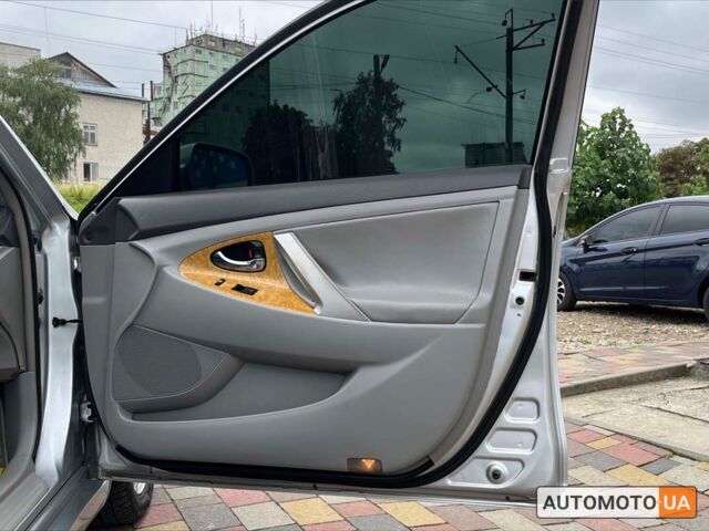 Серый Тойота Камри, объемом двигателя 3.5 л и пробегом 191 тыс. км за 9950 $, фото 20 на Automoto.ua