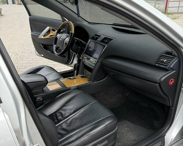Сірий Тойота Камрі, об'ємом двигуна 3.46 л та пробігом 270 тис. км за 8400 $, фото 6 на Automoto.ua