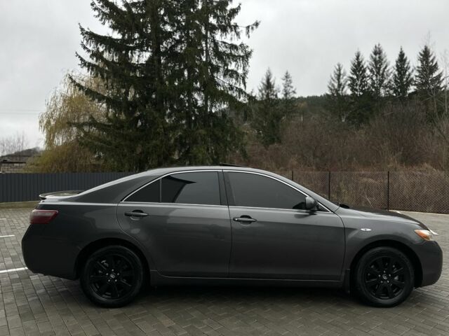 Серый Тойота Камри, объемом двигателя 2.4 л и пробегом 350 тыс. км за 6500 $, фото 5 на Automoto.ua