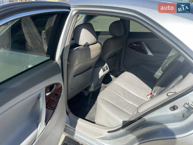 Серый Тойота Камри, объемом двигателя 3.5 л и пробегом 278 тыс. км за 8300 $, фото 21 на Automoto.ua