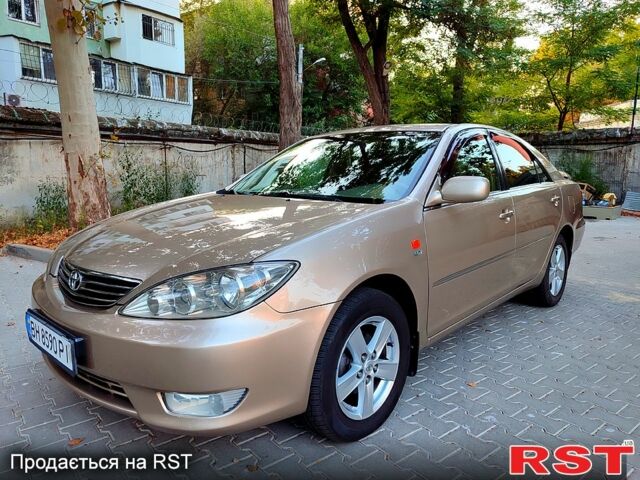 Серый Тойота Камри, объемом двигателя 2.4 л и пробегом 185 тыс. км за 7999 $, фото 1 на Automoto.ua