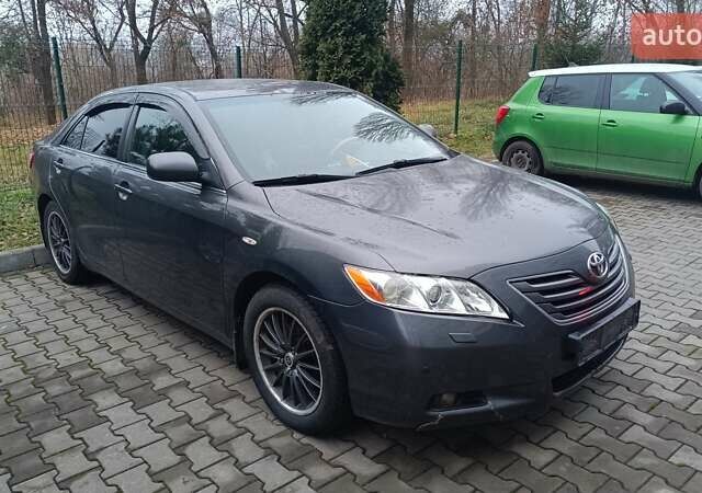 Серый Тойота Камри, объемом двигателя 3.46 л и пробегом 338 тыс. км за 6300 $, фото 1 на Automoto.ua