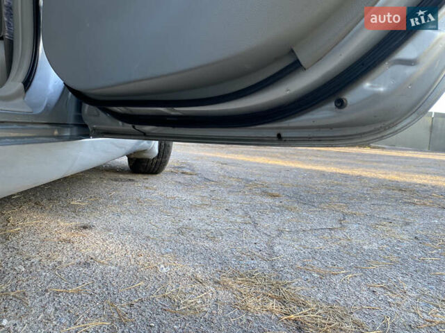 Серый Тойота Камри, объемом двигателя 2.4 л и пробегом 272 тыс. км за 7500 $, фото 28 на Automoto.ua