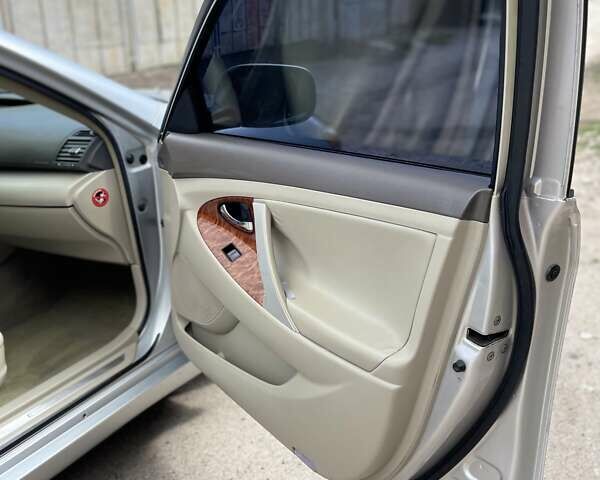 Серый Тойота Камри, объемом двигателя 3.46 л и пробегом 155 тыс. км за 8000 $, фото 11 на Automoto.ua