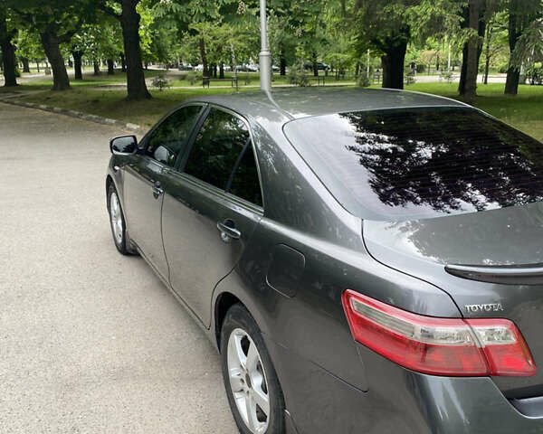 Сірий Тойота Камрі, об'ємом двигуна 3.5 л та пробігом 231 тис. км за 8000 $, фото 3 на Automoto.ua