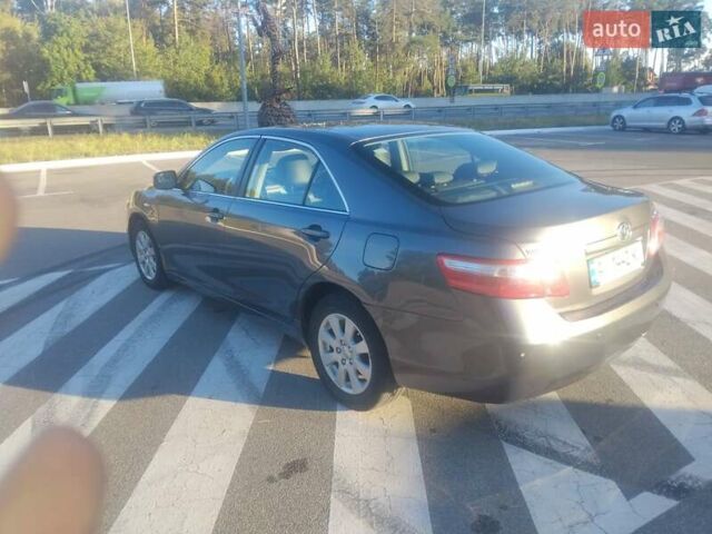 Серый Тойота Камри, объемом двигателя 2.36 л и пробегом 352 тыс. км за 8000 $, фото 5 на Automoto.ua