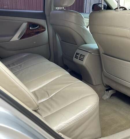 Серый Тойота Камри, объемом двигателя 3.46 л и пробегом 155 тыс. км за 8000 $, фото 2 на Automoto.ua