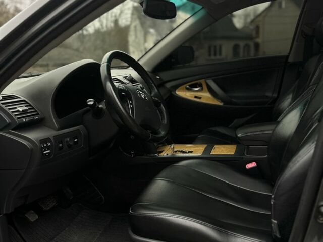 Серый Тойота Камри, объемом двигателя 2.4 л и пробегом 350 тыс. км за 6500 $, фото 8 на Automoto.ua