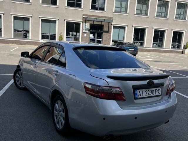 Серый Тойота Камри, объемом двигателя 3.5 л и пробегом 195 тыс. км за 8600 $, фото 2 на Automoto.ua