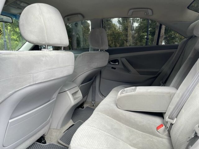 Серый Тойота Камри, объемом двигателя 2.4 л и пробегом 307 тыс. км за 7200 $, фото 15 на Automoto.ua