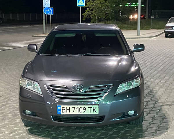 Серый Тойота Камри, объемом двигателя 2.36 л и пробегом 300 тыс. км за 9300 $, фото 3 на Automoto.ua