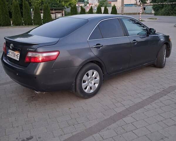 Серый Тойота Камри, объемом двигателя 2.4 л и пробегом 290 тыс. км за 6600 $, фото 2 на Automoto.ua