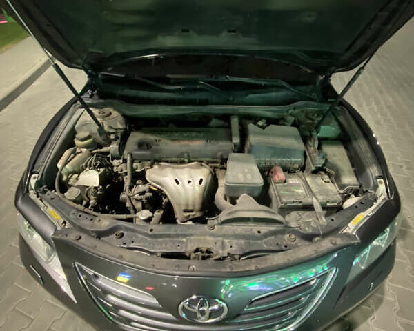 Серый Тойота Камри, объемом двигателя 2.36 л и пробегом 300 тыс. км за 9300 $, фото 2 на Automoto.ua