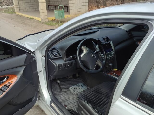 Сірий Тойота Камрі, об'ємом двигуна 2.4 л та пробігом 247 тис. км за 10500 $, фото 7 на Automoto.ua