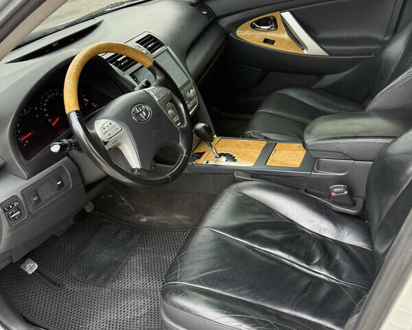 Сірий Тойота Камрі, об'ємом двигуна 3.46 л та пробігом 270 тис. км за 8400 $, фото 5 на Automoto.ua