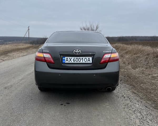 Серый Тойота Камри, объемом двигателя 2.36 л и пробегом 230 тыс. км за 9200 $, фото 5 на Automoto.ua