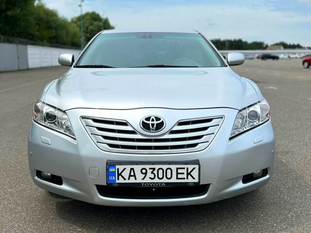 Серый Тойота Камри, объемом двигателя 3.5 л и пробегом 280 тыс. км за 8500 $, фото 2 на Automoto.ua