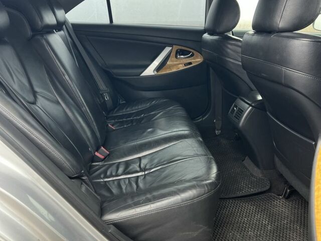 Сірий Тойота Камрі, об'ємом двигуна 3.5 л та пробігом 363 тис. км за 7999 $, фото 20 на Automoto.ua