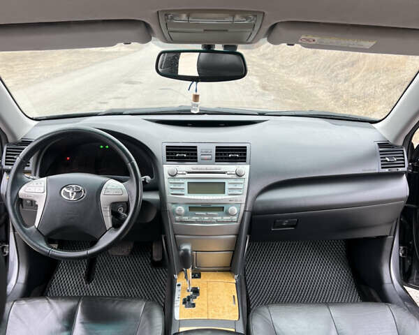 Серый Тойота Камри, объемом двигателя 2.36 л и пробегом 230 тыс. км за 9200 $, фото 10 на Automoto.ua