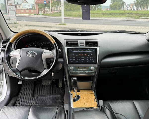 Сірий Тойота Камрі, об'ємом двигуна 3.46 л та пробігом 270 тис. км за 8400 $, фото 9 на Automoto.ua