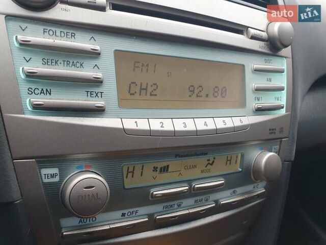 Сірий Тойота Камрі, об'ємом двигуна 2.4 л та пробігом 250 тис. км за 6500 $, фото 4 на Automoto.ua